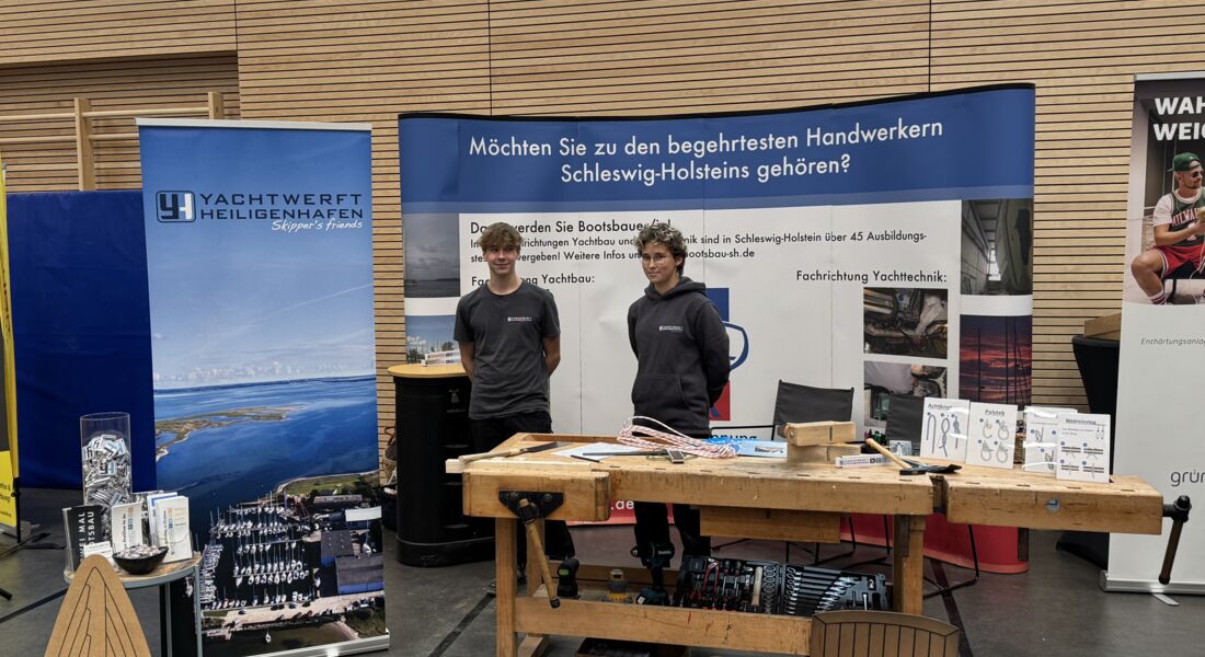 Aufgebauter Stand mit Eva & Jan